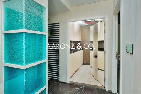 112m² Office in Business Bay, UAE No. 152560 3