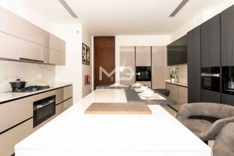 6 bedrooms Villa in Abu Dhabi, UAE No. 43878 42