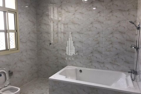 Villa de 10 dormitorios en Khalifa City, UAE No. 34704 23