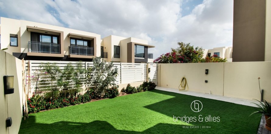 Villa de 3 dormitorios en Dubai Hills Estate, UAE No. 142103