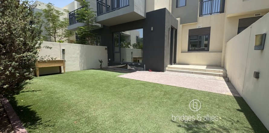 Villa de 3 dormitorios en Dubai Hills Estate, UAE No. 142106