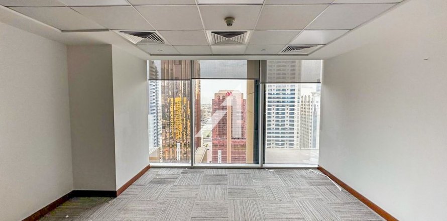 145m² Office in Sheikh Zayed Road, UAE No. 147413