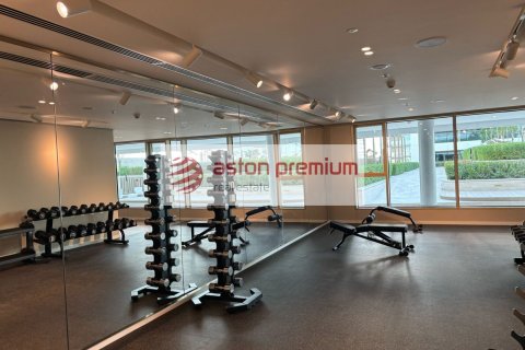 Apartment de 2 dormitorios en EMAAR Beachfront, UAE No. 135287 4