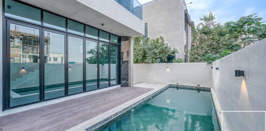 Вилла с 5 спальнями в Nad Al Sheba 1, ОАЭ №136652