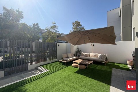3 bedrooms Villa in Dubai, UAE No. 163242