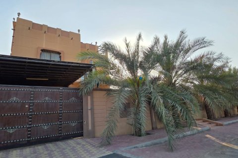 4 bedrooms Villa in Khuzam, UAE No. 183904 24