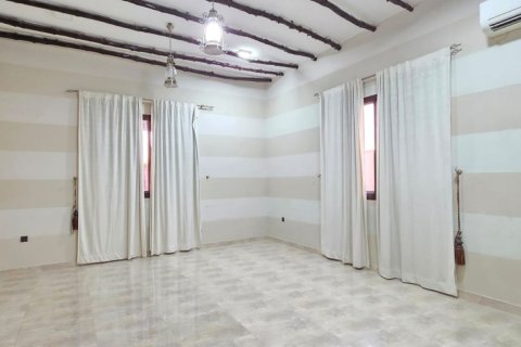 4 bedrooms Villa in Khuzam, UAE No. 183904 9