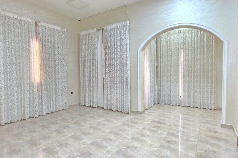 4 bedrooms Villa in Khuzam, UAE No. 183904 12