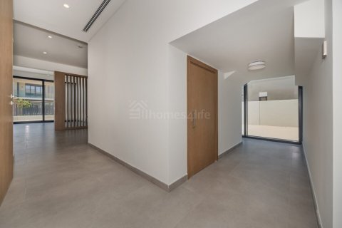 5 bedrooms Villa in Dubai, UAE No. 170743 3