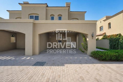 Villa de 3 chambres à Bella Casa, UAE No. 210008
