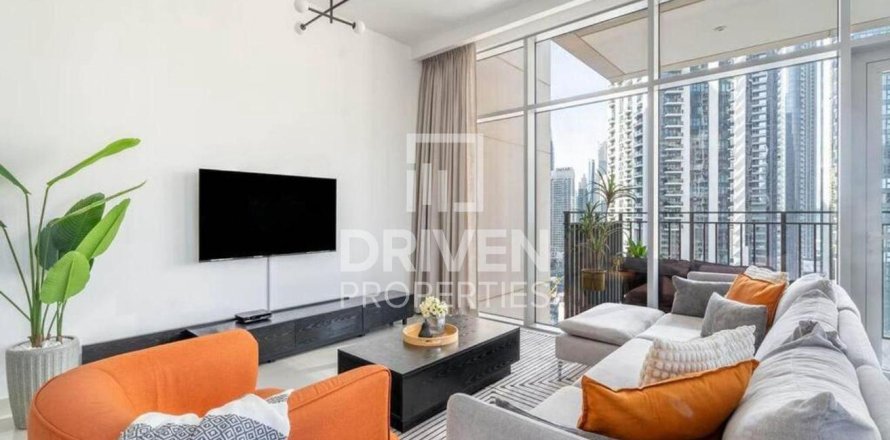 Apartment de 2 dormitorios en BLVD Crescent, UAE No. 190436