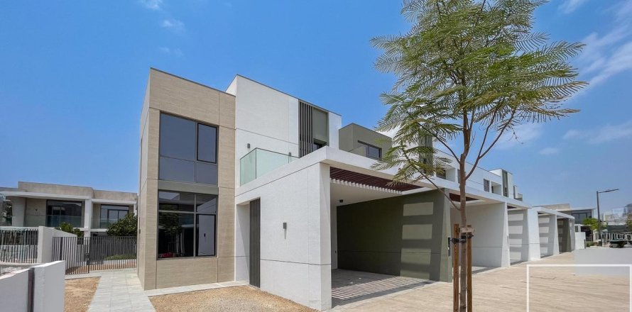 4 bedrooms Townhouse  No. 107824