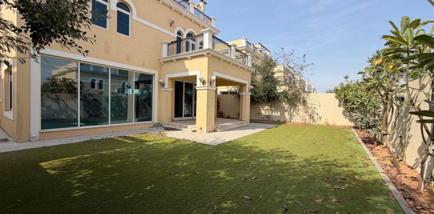 Вилла с 4 спальнями в Дубай, ОАЭ №148584