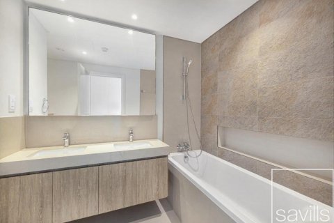 Квартира с 3 спальнями в Zabeel, ОАЭ №136529 13