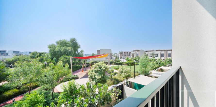 Таунхаус с 4 спальнями в Dubai Sports City, ОАЭ №136530