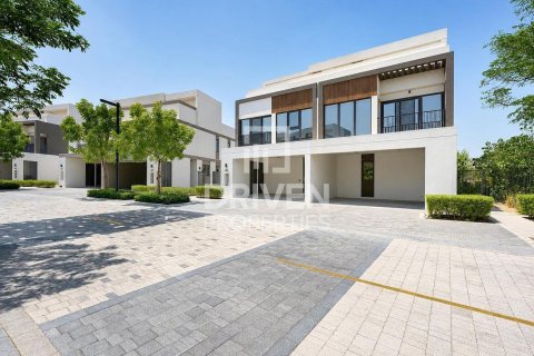 5 bedrooms Villa in Aura, UAE No. 204396 3