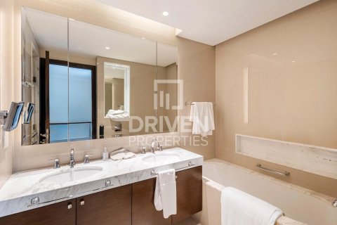 Квартира с 2 спальнями в The Address Residence Fountain Views, ОАЭ №193143 16