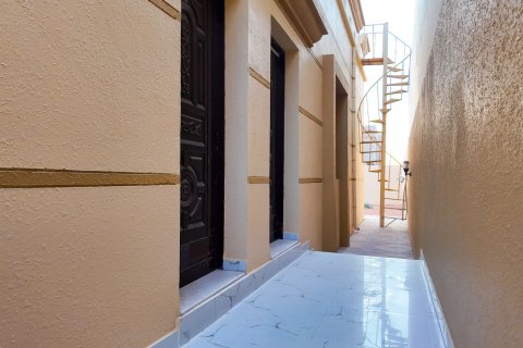4 bedrooms Villa in Al Riffa, UAE No. 184128 9