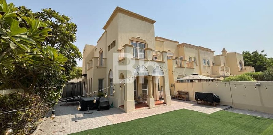 3 bedrooms Villa  No. 114210