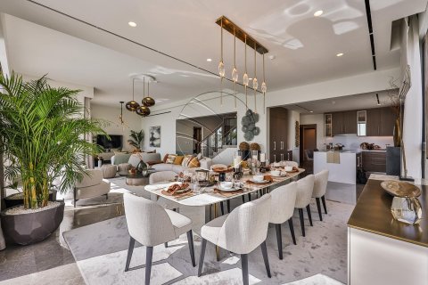 5 bedrooms Villa in Abu Dhabi, UAE No. 91514 9