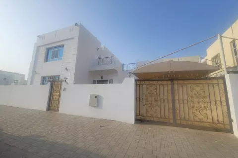 4 bedrooms Villa in Muscat, Oman No. 106730 2