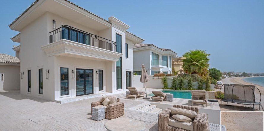 Вилла с 5 спальнями в Garden Homes, ОАЭ №136432