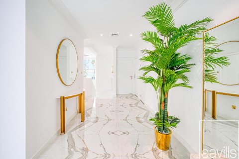 Вилла с 6 спальнями в Garden Homes, ОАЭ №136431 19