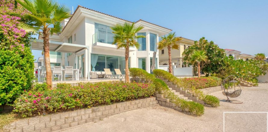 Вилла с 6 спальнями в Garden Homes, ОАЭ №136431