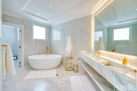 Вилла с 6 спальнями в Garden Homes, ОАЭ №136431 20