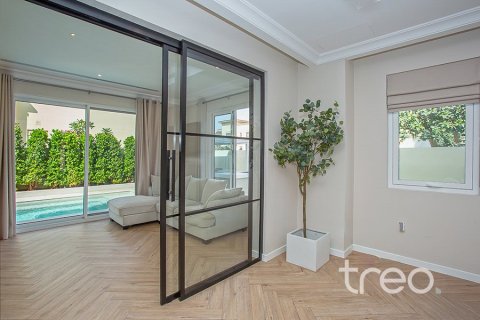 4 bedrooms Villa in Palma, UAE No. 199148 12