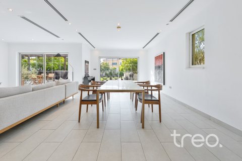 4 bedrooms Villa in Legacy, UAE No. 199150 27