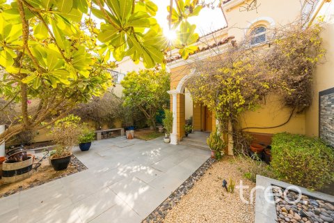 4 bedrooms Villa in Legacy, UAE No. 199150 3