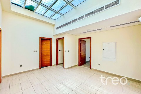 Villa de 4 chambres à Legacy, UAE No. 199153 6