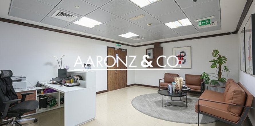 Офис 302м² в Бизнес-Бэй, ОАЭ №133058