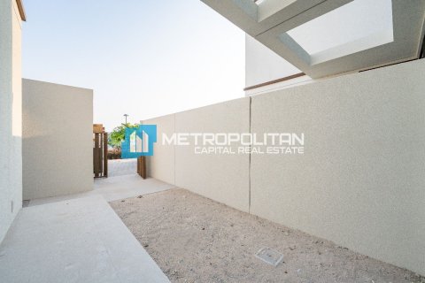3 bedrooms Townhouse in Abu Dhabi, UAE No. 140982 14