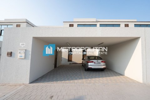 3 bedrooms Townhouse in Abu Dhabi, UAE No. 140982 12