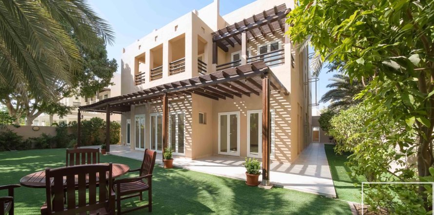 5 غرفة نوم  فيلا في البحيرات, الإمارات العربية المتحدة رقم 136659