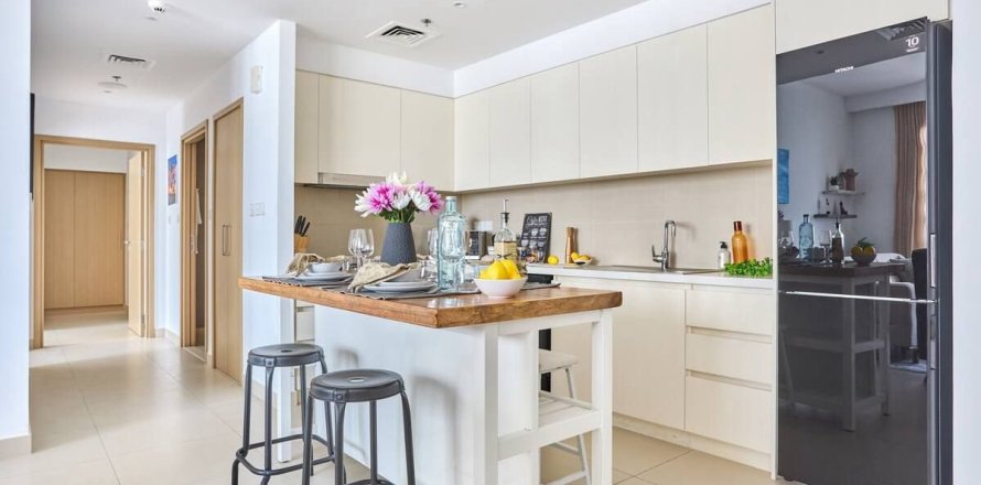 2 bedrooms Apartment in Dubai, UAE No. 132235