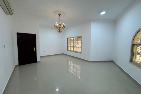 5 bedrooms Villa in Seih Al Ghubb, UAE No. 184293 11