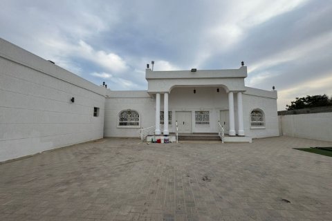 5 bedrooms Villa in Seih Al Ghubb, UAE No. 184293 3
