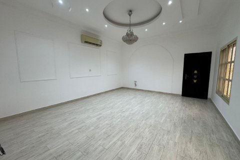 5 bedrooms Villa in Seih Al Ghubb, UAE No. 184293 10