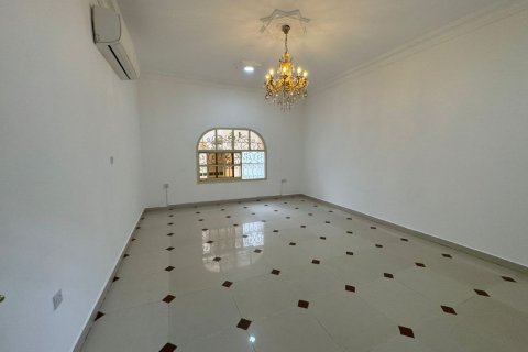 5 bedrooms Villa in Seih Al Ghubb, UAE No. 184293 12