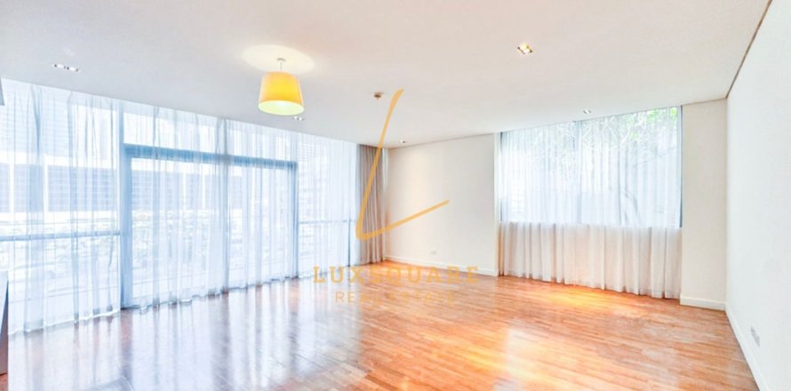 Apartment de 3 dormitorios en Al Wasl, UAE No. 186164