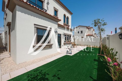 Villa de 3 chambres à Khalifa City, UAE No. 185398
