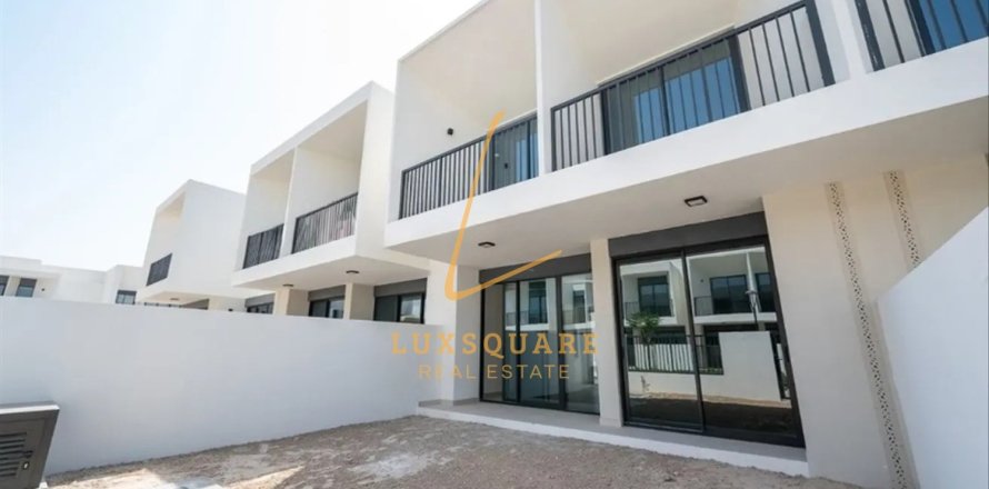 Таунхаус с 3 спальнями в Town Square, ОАЭ №137637