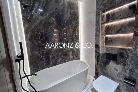 3 bedrooms Penthouse in Jumeirah Lake Towers, UAE No. 142094 13