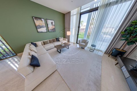 5 bedrooms Villa in Abu Dhabi, UAE No. 90253 18
