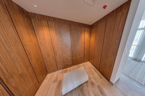 5 bedrooms Villa in Abu Dhabi, UAE No. 90253 9