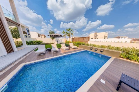 5 bedrooms Villa in Abu Dhabi, UAE No. 90253 14