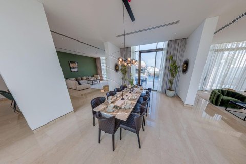 5 bedrooms Villa in Abu Dhabi, UAE No. 90253 16